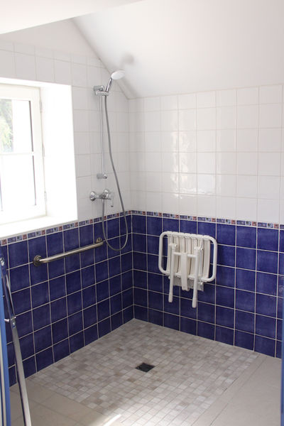 chbre-hote-fontaine-sdb-bleue-2