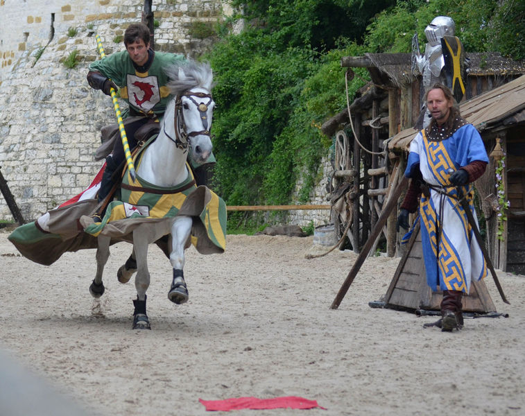 Temps remparts-(c)-Equestrio-1