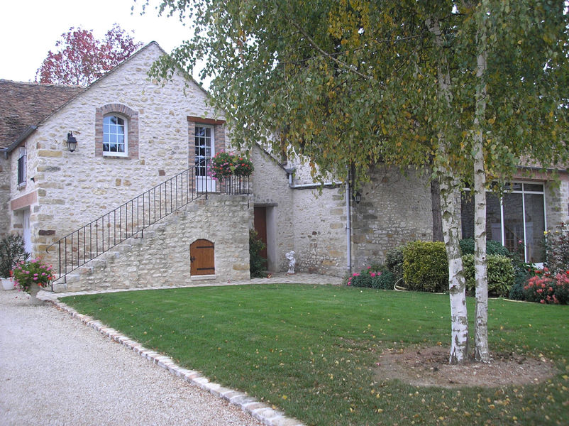grange-fleurie-gite-lizines-provins