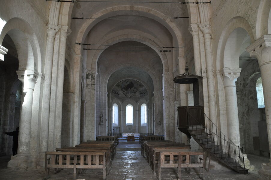 Intérieur église - Saint Loup de Naud