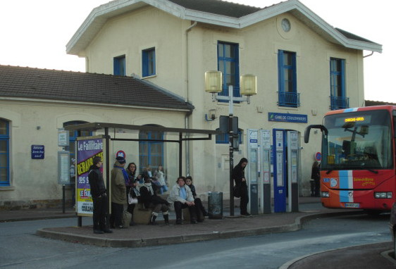 Coming to Provins by train