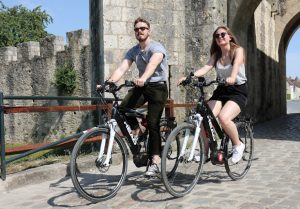 Location et balade commentée en VTT et VTC électriques à Provins et La Feté-Gaucher