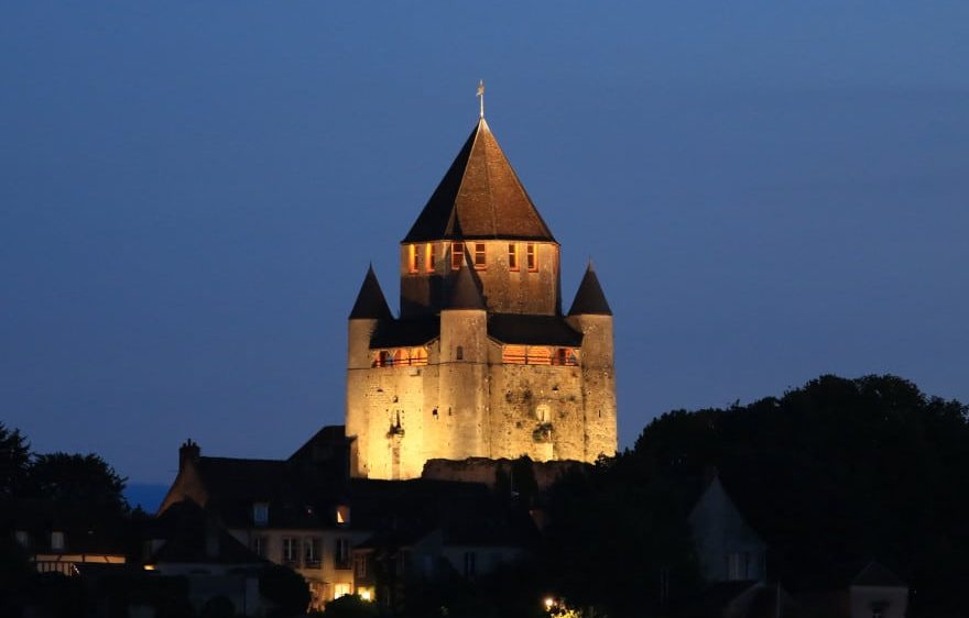 La Tour César, monument de la cité médiévale de Provins La Tour César, monument de la cité médiévale de Provins